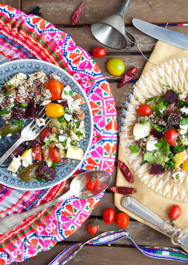 Bunter Powersalat mit Quinoa, Avocado & Feta