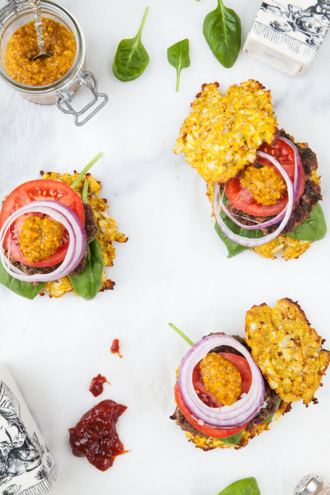 Paleo-Burger mit Blumenkohl-Brötchen