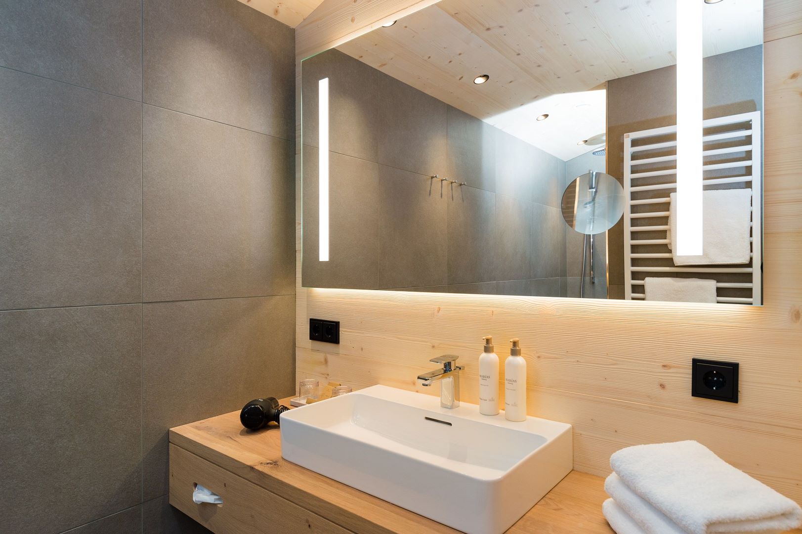 badezimmer-im-biozimmer-am-teich